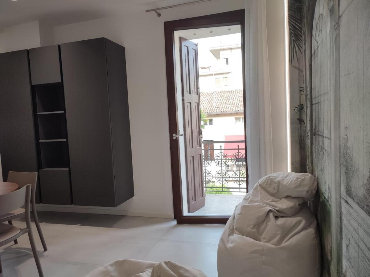 Al Ponte Design Apartment Конеляно Екстериор снимка